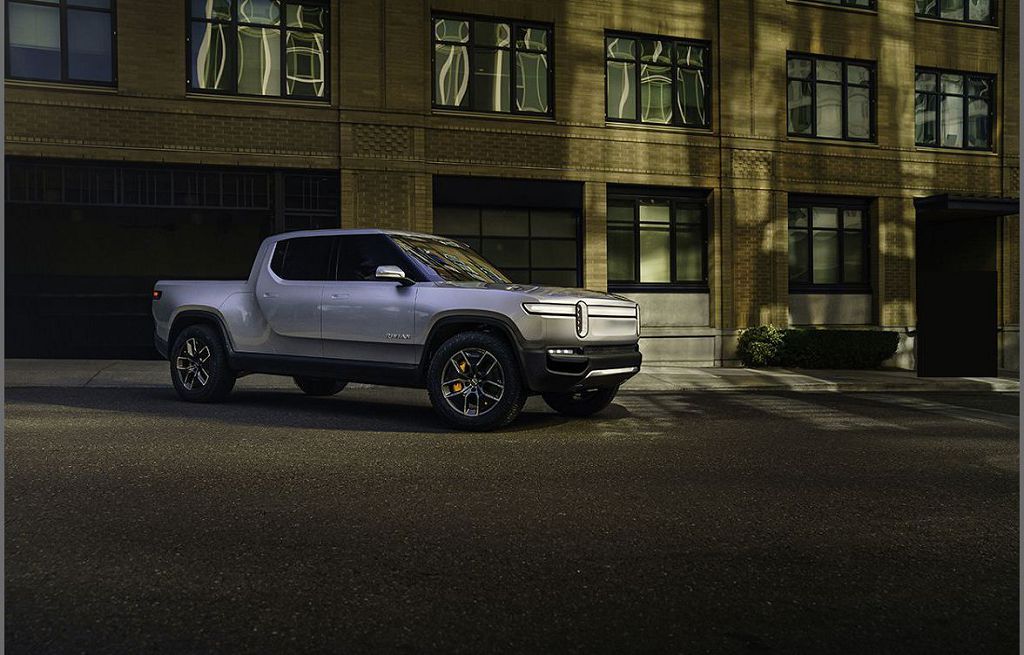 2022 Chevy Avalanche Images Tailgate Towing
